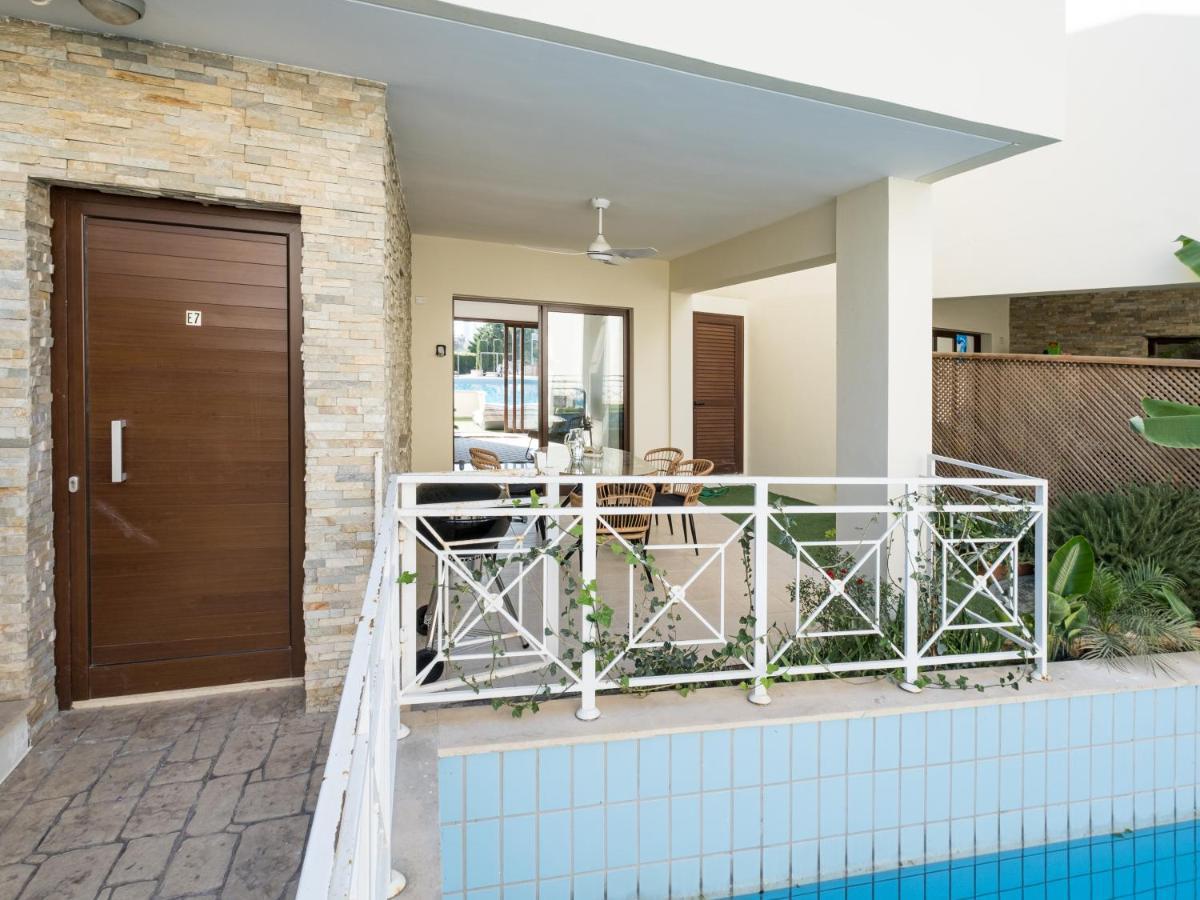 Sanders Aqua Park Resort - Precious 3-Bedroom Holiday Home With Shared Pool Limassol Exterior photo
